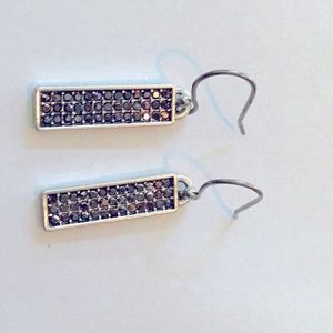 Lucky black stone sparkle earrings.